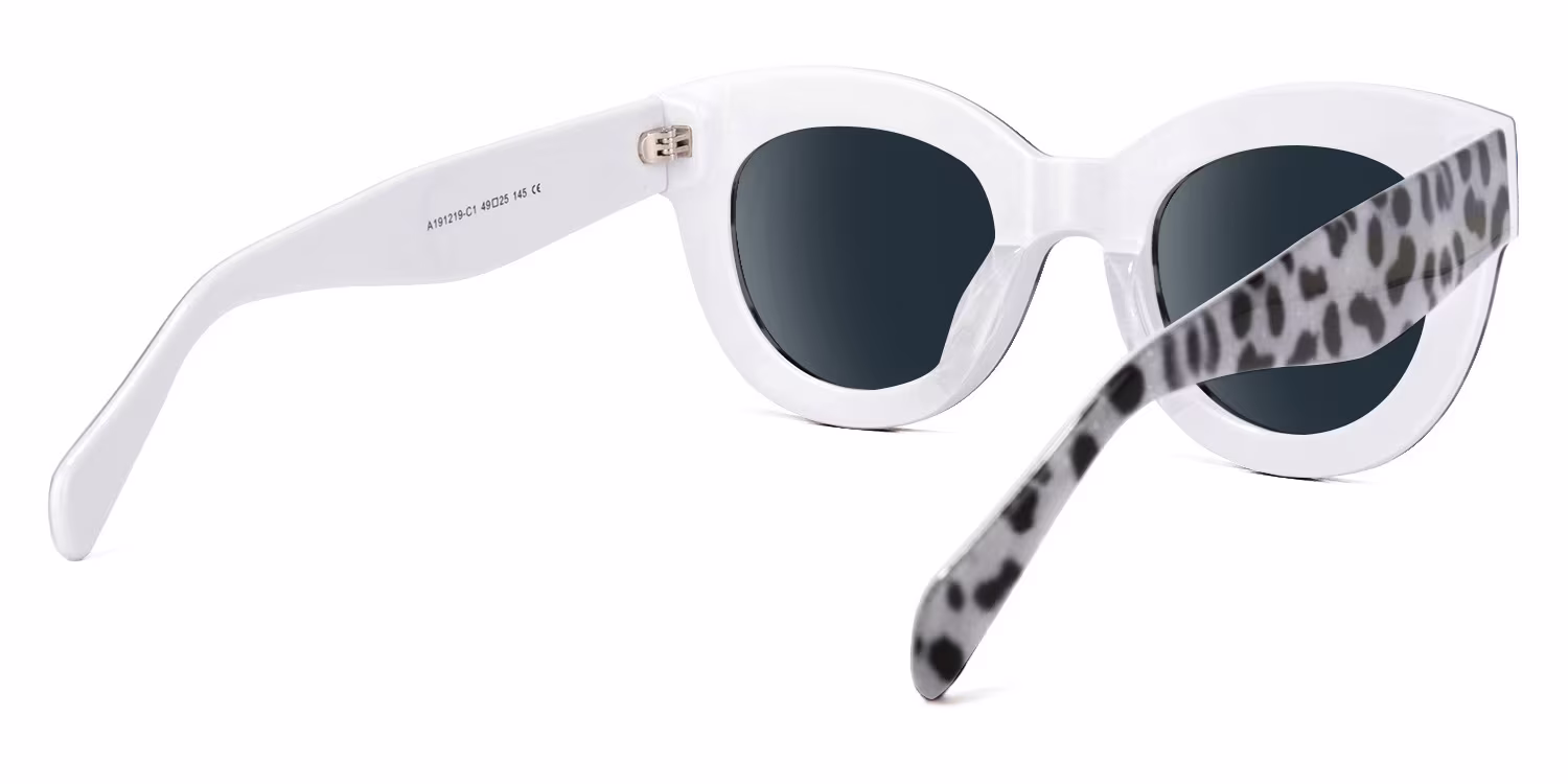 Stylish Gray-Leopard Cat-Eye Sunglasses with Elegant Design
