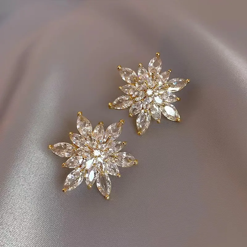 Fashion Flower Rhinestone Ear Studs