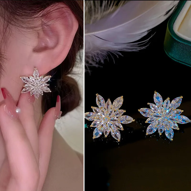 Fashion Flower Rhinestone Ear Studs